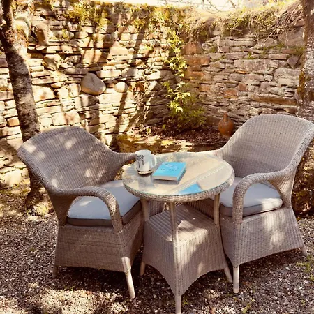 Portillon - Charming Fountain Garden